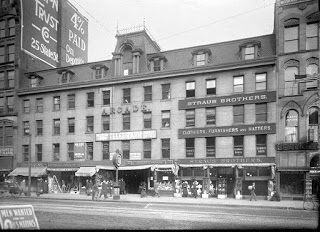 Figure 1. The great and spacious Reynolds Arcade in Rochester. The observatory on top was missing at the time.